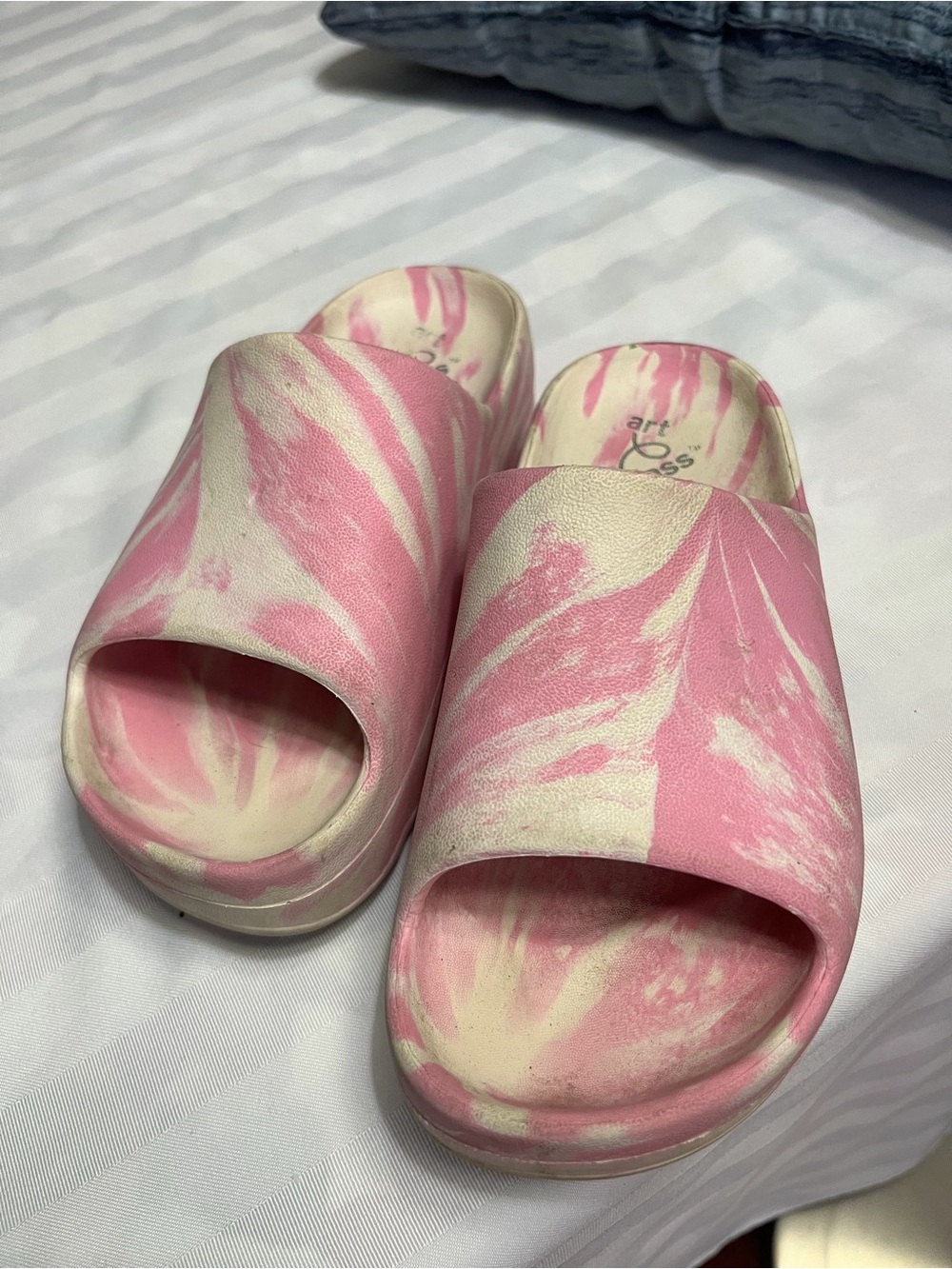 Art Class Pink Sandals youth size 1 ….